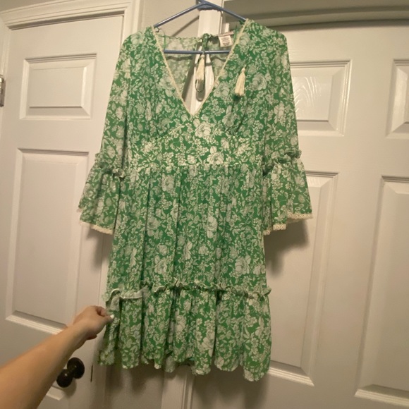 Green bell sleeve mini dress. - Picture 3 of 5